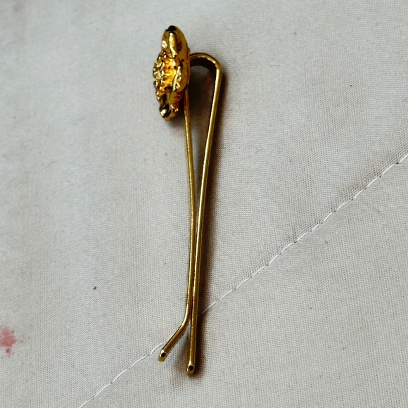 Gold Tone Hair Pin w/Flower & Clear Crystals. Vintage. - Picture 5 of 11
